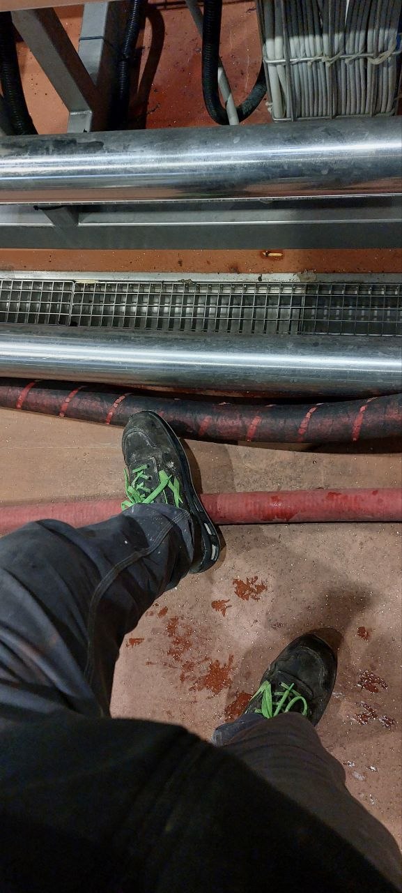 Davide al lavoro — turno in fabbrica
